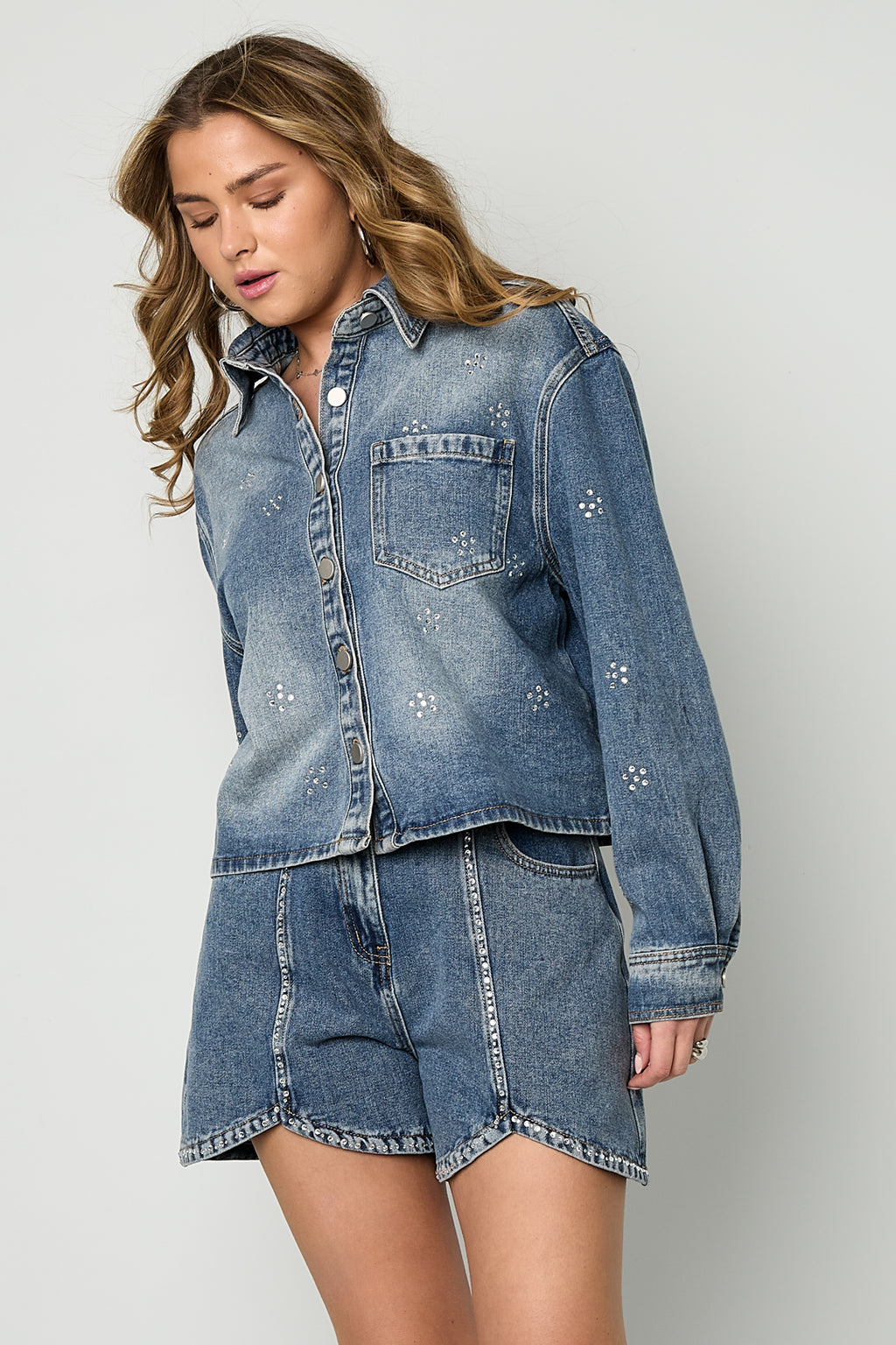 Pantalón corto vaquero con strass