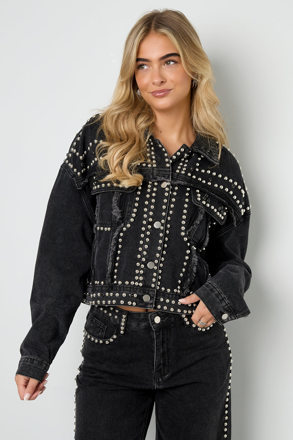 Chaqueta Vaquera Mujer con Tachuelas — Algodón Tejido, Estilo Urbano