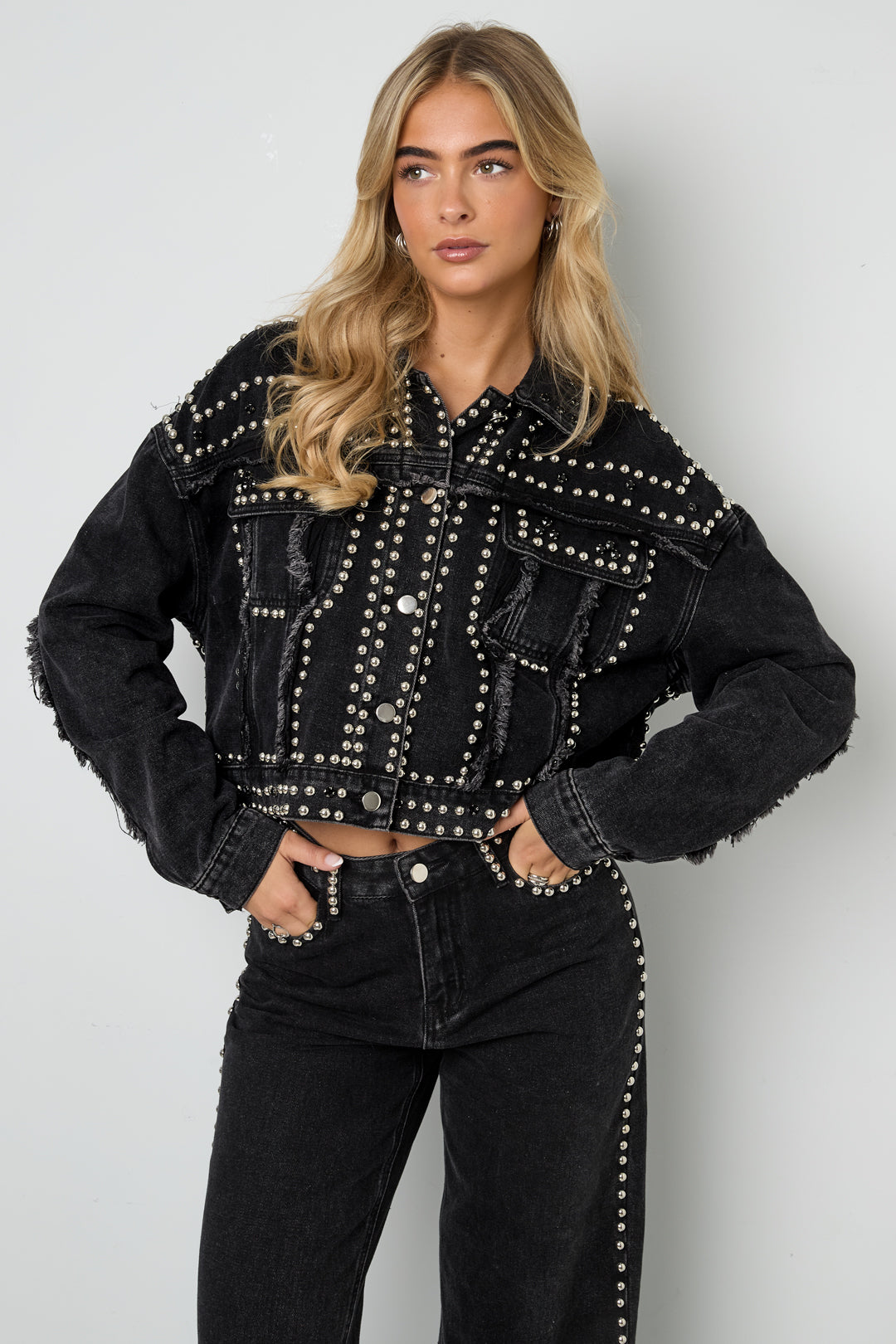 Chaqueta Vaquera Mujer con Tachuelas — Algodón Tejido, Estilo Urbano