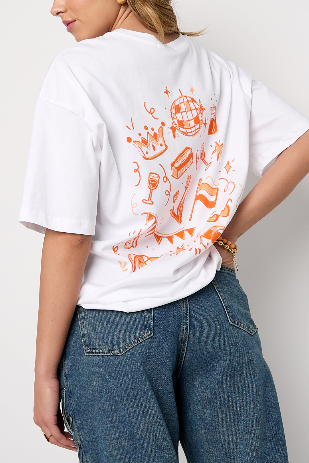 Camiseta con estampado de dibujos animados de corona