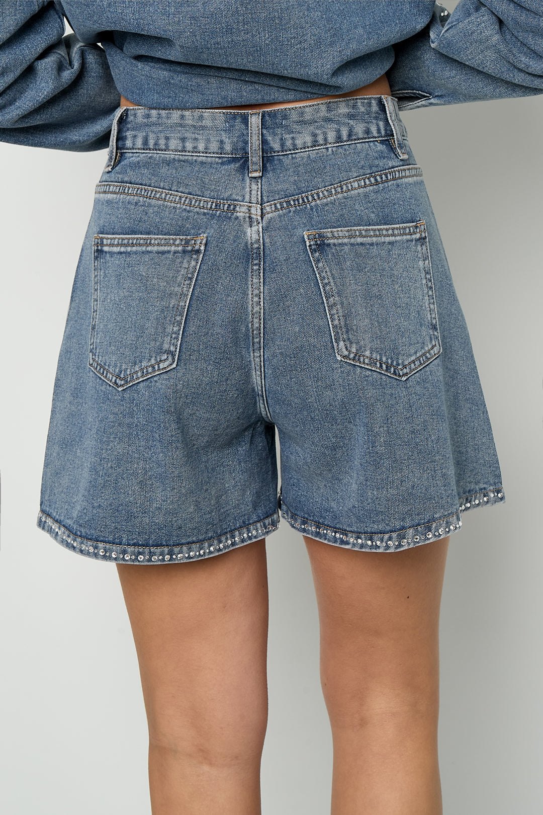 Pantalón corto vaquero con strass